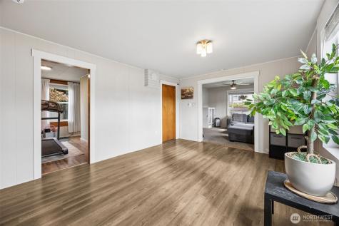 105 Oak Street E Eatonville WA 98328