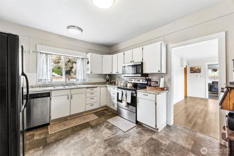 105 Oak Street E Eatonville WA 98328