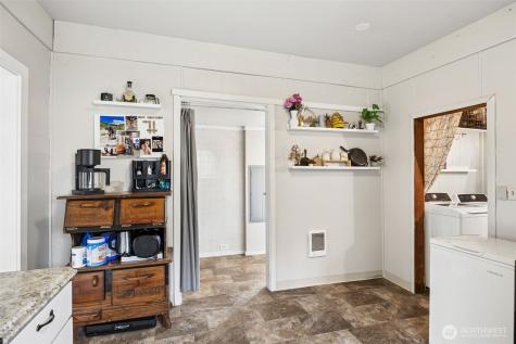 105 Oak Street E Eatonville WA 98328