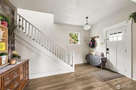 105 Oak Street E Eatonville WA 98328