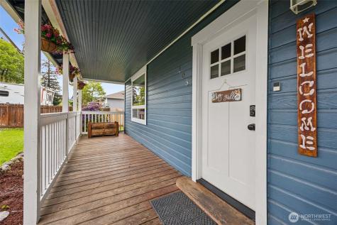 105 Oak Street E Eatonville WA 98328