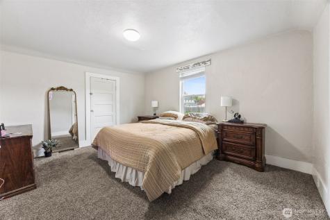 105 Oak Street E Eatonville WA 98328