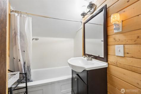 105 Oak Street E Eatonville WA 98328