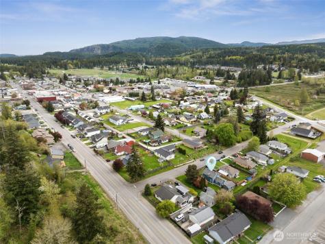 105 Oak Street E Eatonville WA 98328