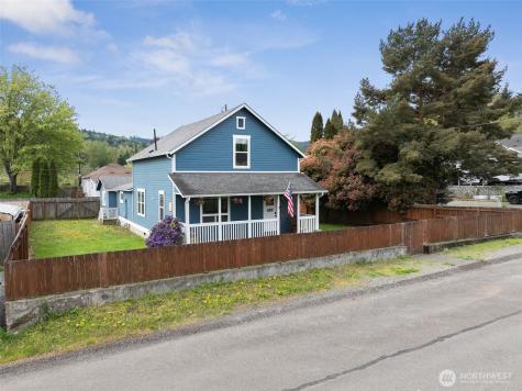 105 Oak Street E Eatonville WA 98328