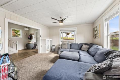 105 Oak Street E Eatonville WA 98328