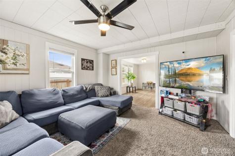 105 Oak Street E Eatonville WA 98328