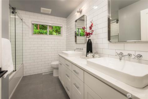 7580 SE 71st Street Mercer Island WA 98040