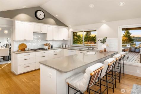 7580 SE 71st Street Mercer Island WA 98040