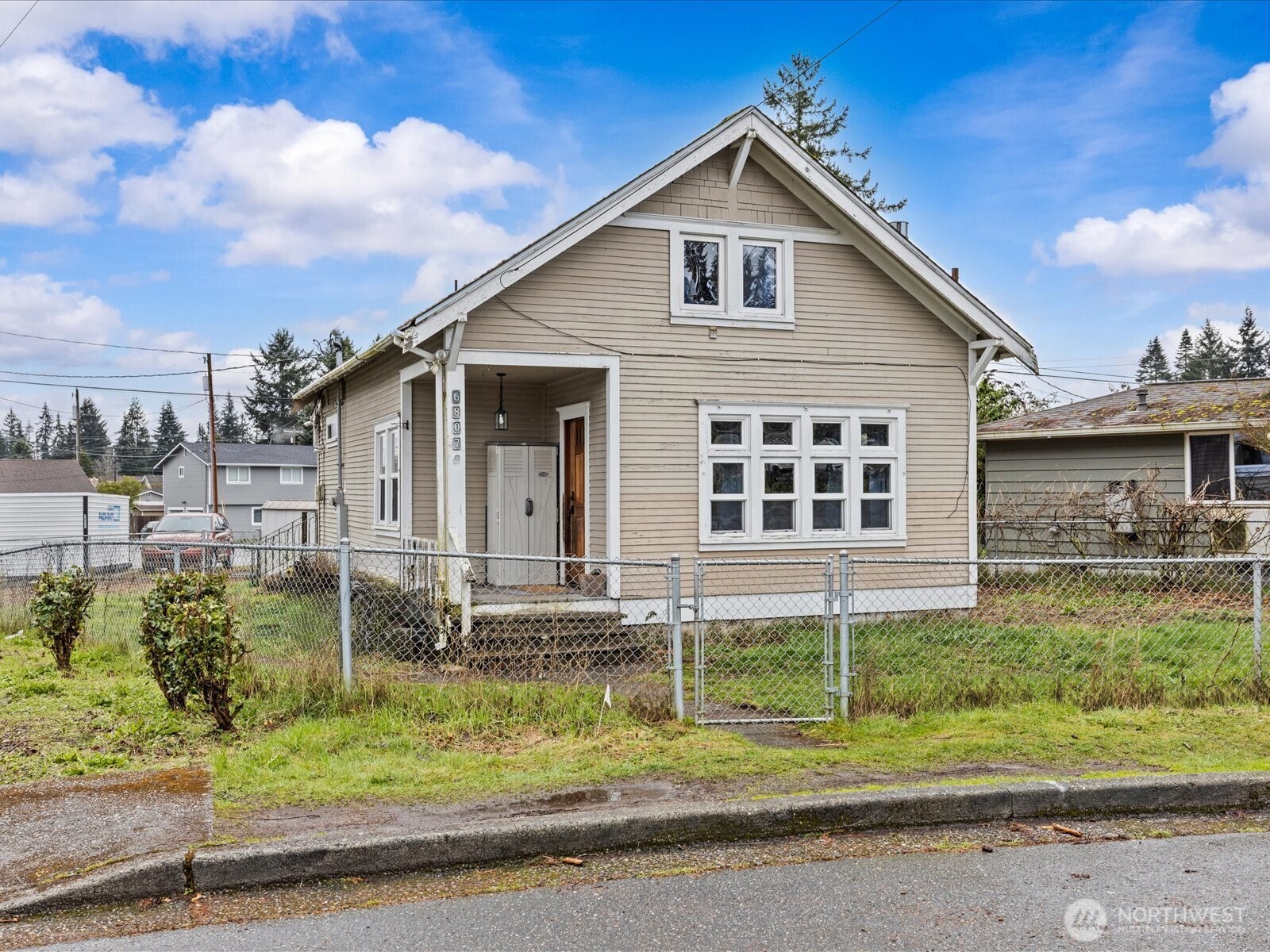 6807 Commercial Avenue Everett WA 98203