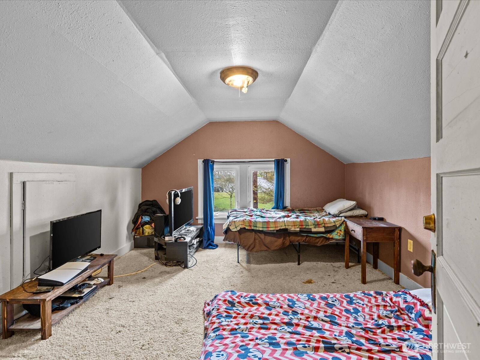 6807 Commercial Avenue Everett WA 98203
