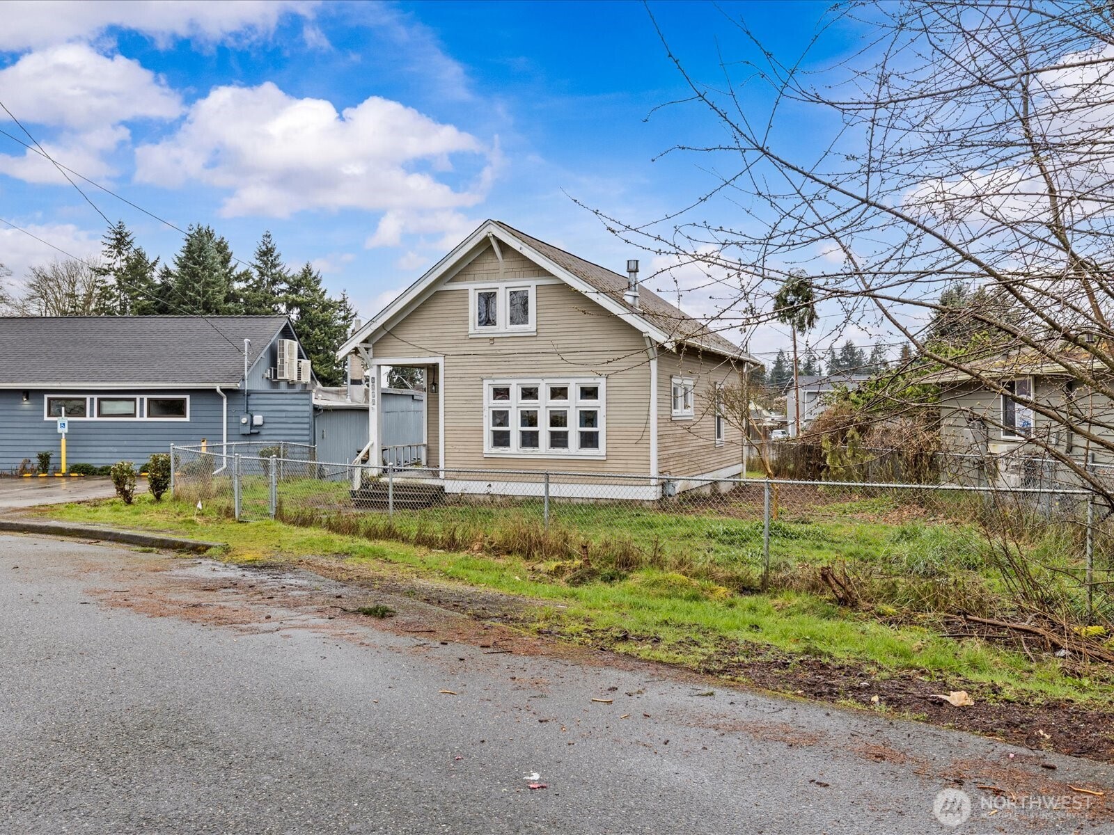 6807 Commercial Avenue Everett WA 98203