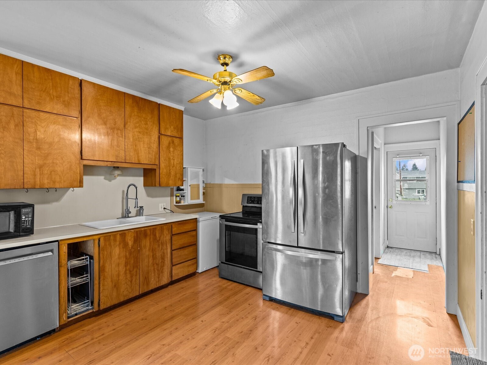 6807 Commercial Avenue Everett WA 98203