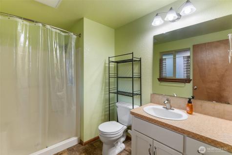 6107 189th Loop SW Rochester WA 98579