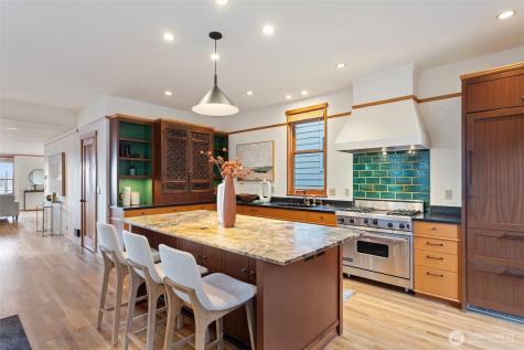 1524 10th Avenue W Seattle WA 98119