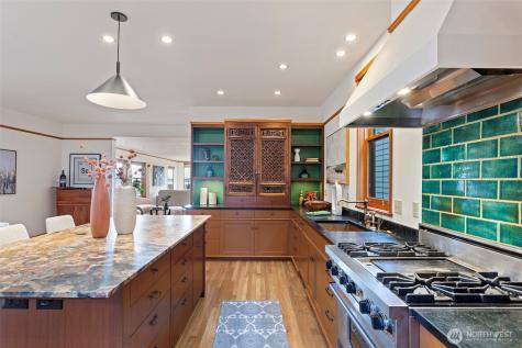 1524 10th Avenue W Seattle WA 98119