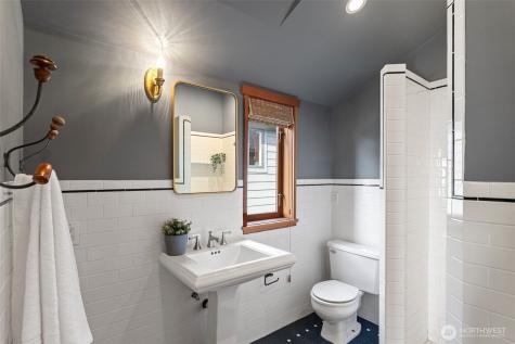 1524 10th Avenue W Seattle WA 98119