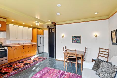 1524 10th Avenue W Seattle WA 98119
