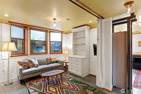 1524 10th Avenue W Seattle WA 98119