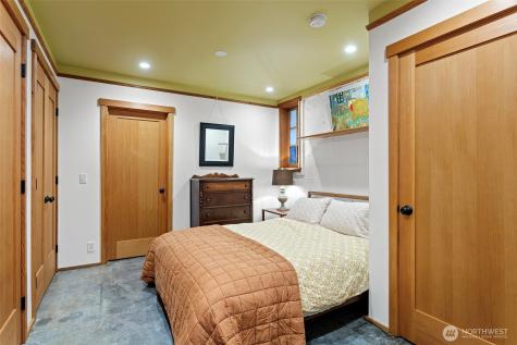 1524 10th Avenue W Seattle WA 98119