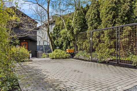 1524 10th Avenue W Seattle WA 98119
