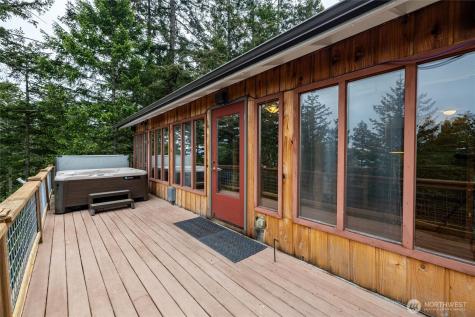 1136 Island Drive Lummi Island WA 98262