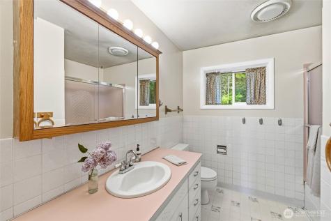 1136 Island Drive Lummi Island WA 98262