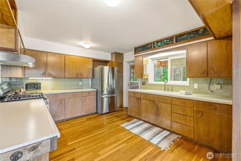 1136 Island Drive Lummi Island WA 98262