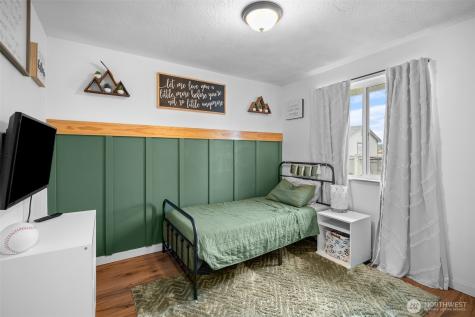 304 Rochester Street E Rainier WA 98576