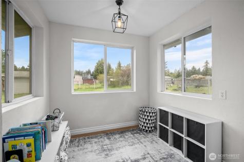 304 Rochester Street E Rainier WA 98576