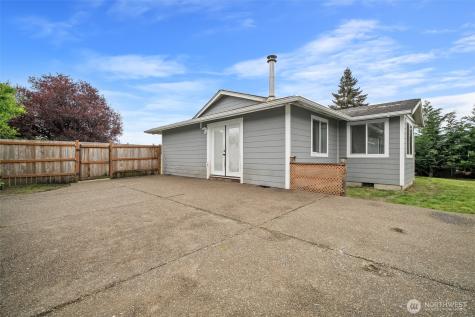 304 Rochester Street E Rainier WA 98576