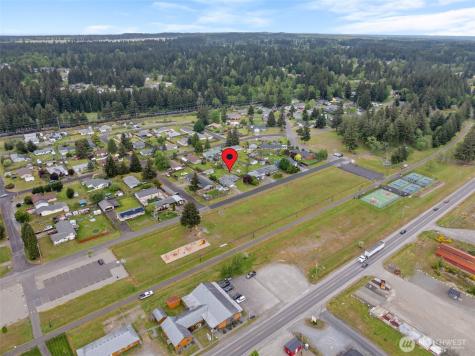 304 Rochester Street E Rainier WA 98576