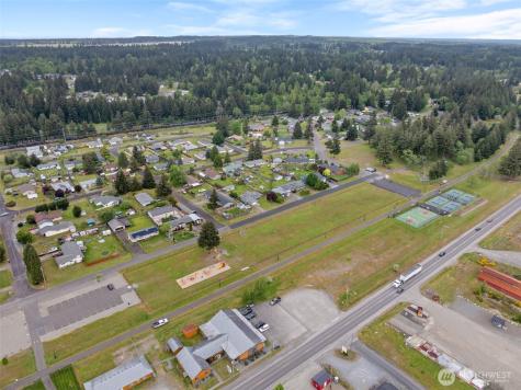 304 Rochester Street E Rainier WA 98576