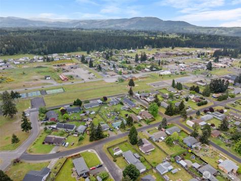 304 Rochester Street E Rainier WA 98576