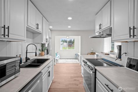 304 Rochester Street E Rainier WA 98576