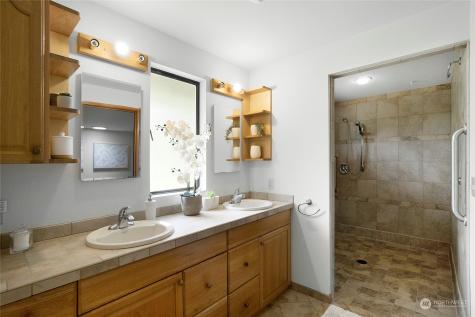 8371 Medway Lane NE Bainbridge Island WA 98110