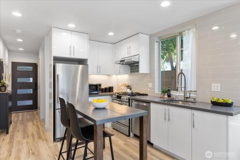3953 1st Avenue NE Seattle WA 98105