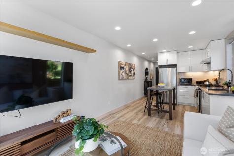 3953 1st Avenue NE Seattle WA 98105