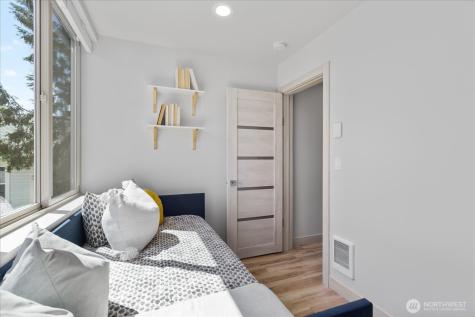 3953 1st Avenue NE Seattle WA 98105