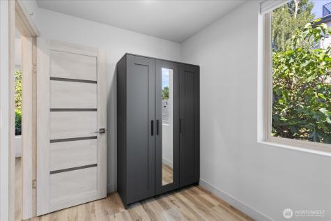 3953 1st Avenue NE Seattle WA 98105