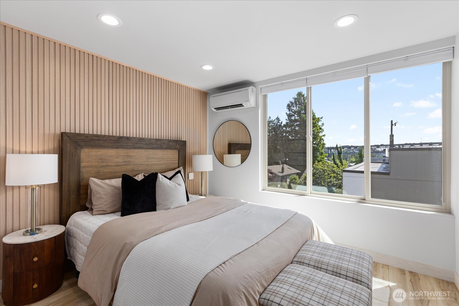 3953 1st Avenue NE Seattle WA 98105
