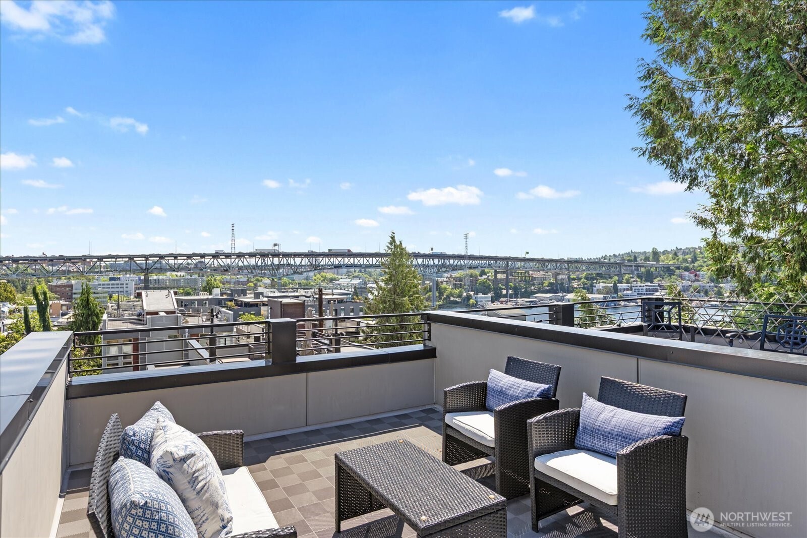3953 1st Avenue NE Seattle WA 98105