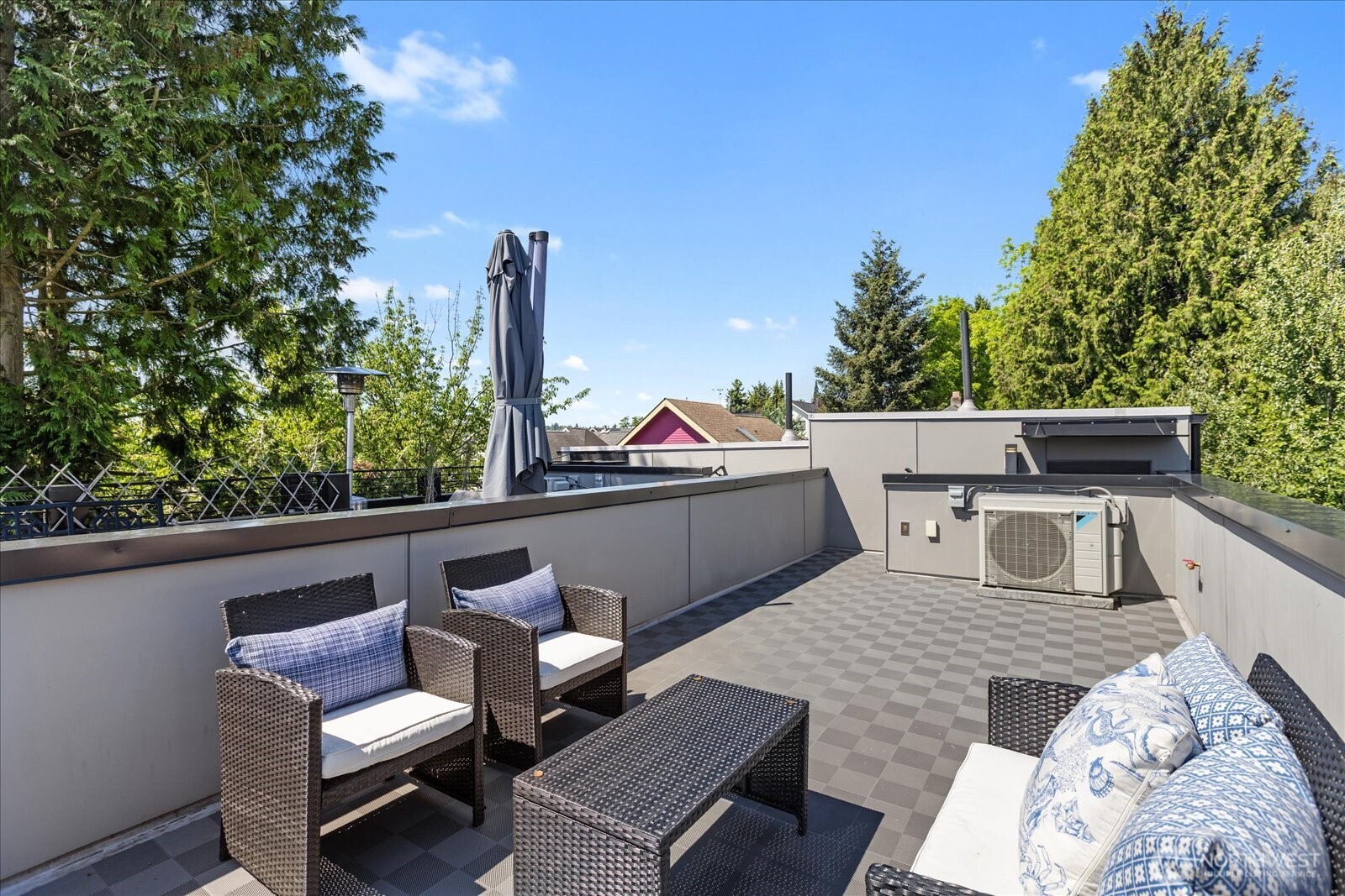 3953 1st Avenue NE Seattle WA 98105