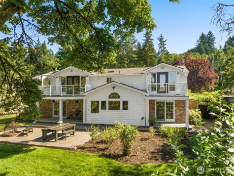 11216 E Riverside Drive Bothell WA 98011