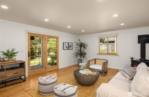 11216 E Riverside Drive Bothell WA 98011