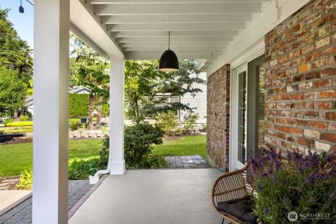 11216 E Riverside Drive Bothell WA 98011