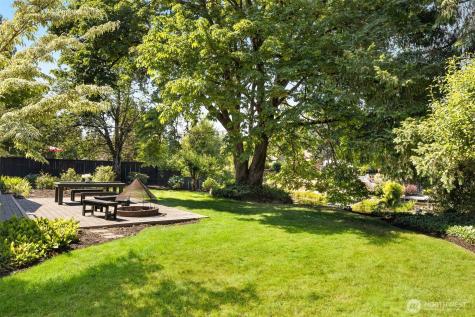 11216 E Riverside Drive Bothell WA 98011