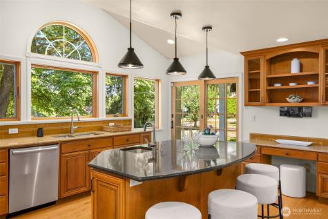 11216 E Riverside Drive Bothell WA 98011
