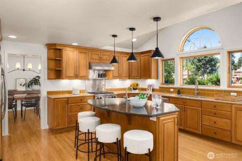 11216 E Riverside Drive Bothell WA 98011
