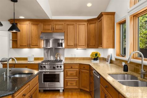 11216 E Riverside Drive Bothell WA 98011